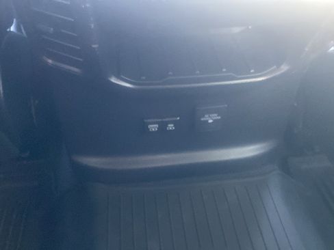 Used 2026 Toyota Tundra Limited AWD/4WD image 18