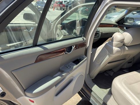 Used 2003 Cadillac De Ville w/ Comfort & Convenience Package image 26