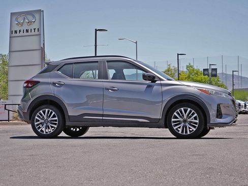 Used 2024 Nissan Kicks SR FWD image 11