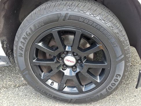 Used 2017 GMC Yukon Denali AWD/4WD image 7