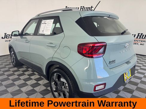 Used 2025 Hyundai Venue SEL FWD image 10