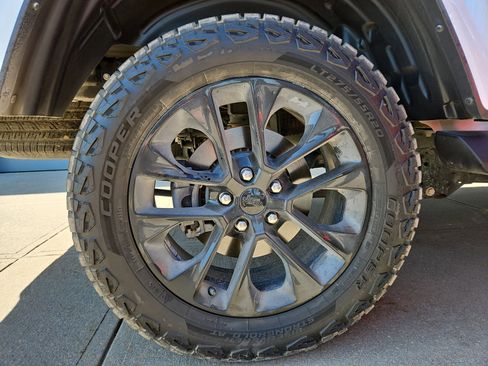 Used 2023 Jeep Gladiator Overland AWD/4WD image 5
