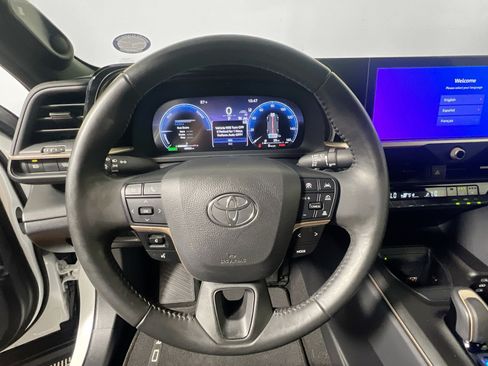 Used 2023 Toyota Crown AWD/4WD image 17