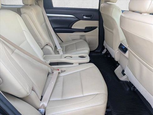 Used 2017 Toyota Highlander XLE image 22