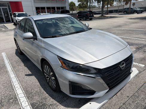 Certified 2023 Nissan Altima 2.5 SV FWD image 3