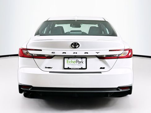 Used 2025 Toyota Camry SE w/ Convenience Package image 7
