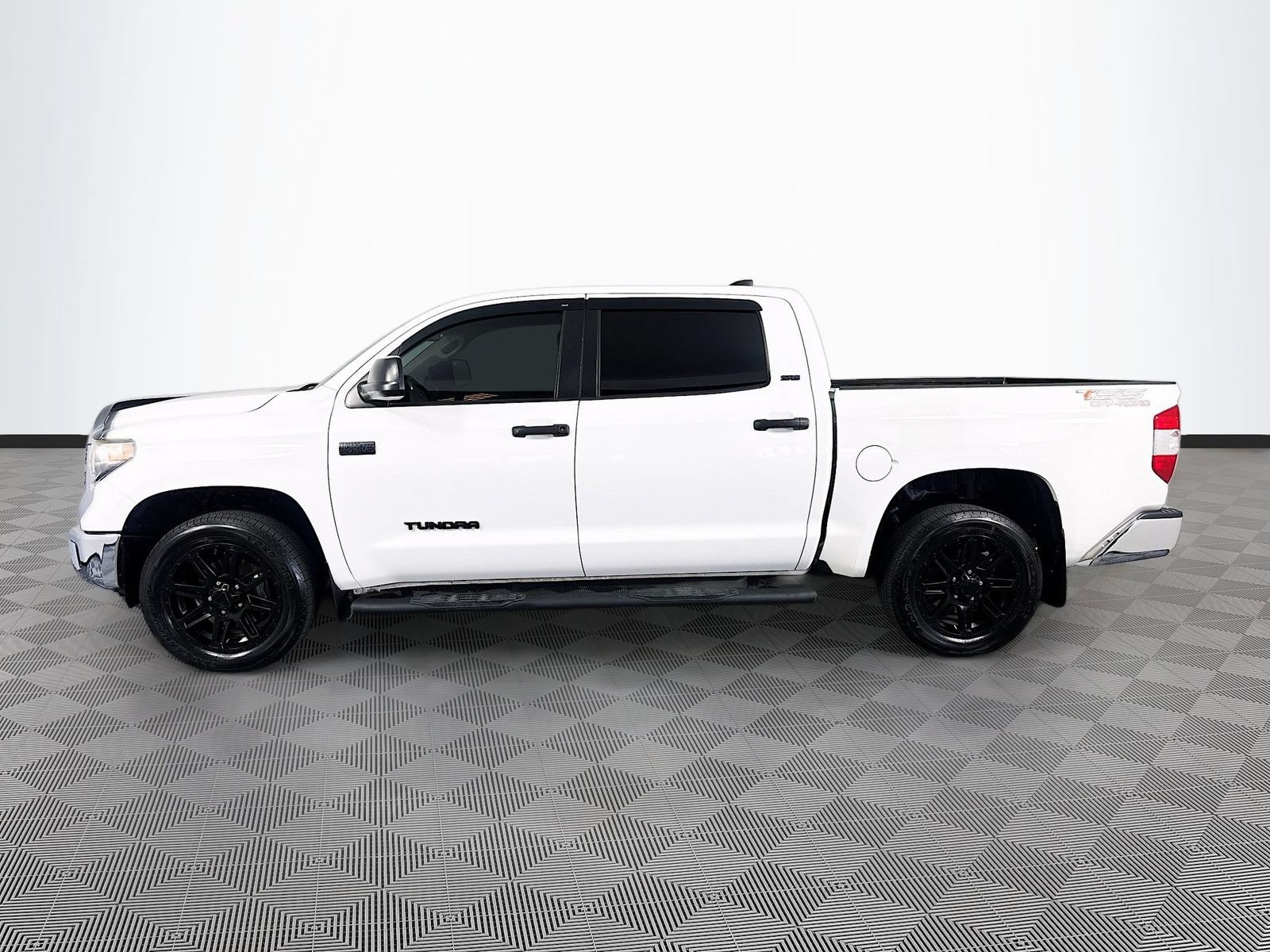 Used 2020 Toyota Tundra SR5 w/ SR5 Leather Package AWD/4WD image 4