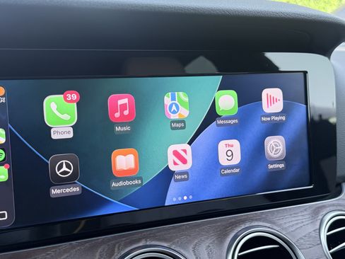 Used 2017 Mercedes-Benz E 300 image 4