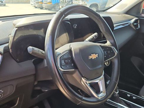 Used 2024 Chevrolet TrailBlazer LT w/ Convenience Package FWD image 11