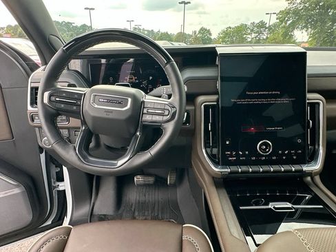 Used 2026 GMC Yukon Denali Ultimate w/ LPO, Illumination Package AWD/4WD image 19
