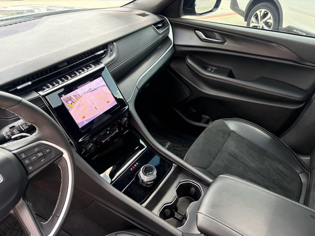 Used 2025 Jeep Grand Cherokee Altitude RWD image 16