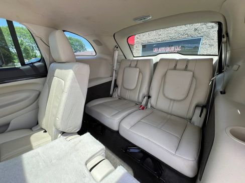 Used 2013 Lincoln MKT AWD image 27
