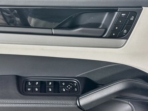 Certified 2026 Porsche Cayenne E-Hybrid AWD/4WD image 11