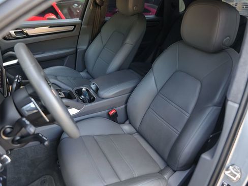 Certified 2022 Porsche Cayenne Turbo AWD/4WD image 5