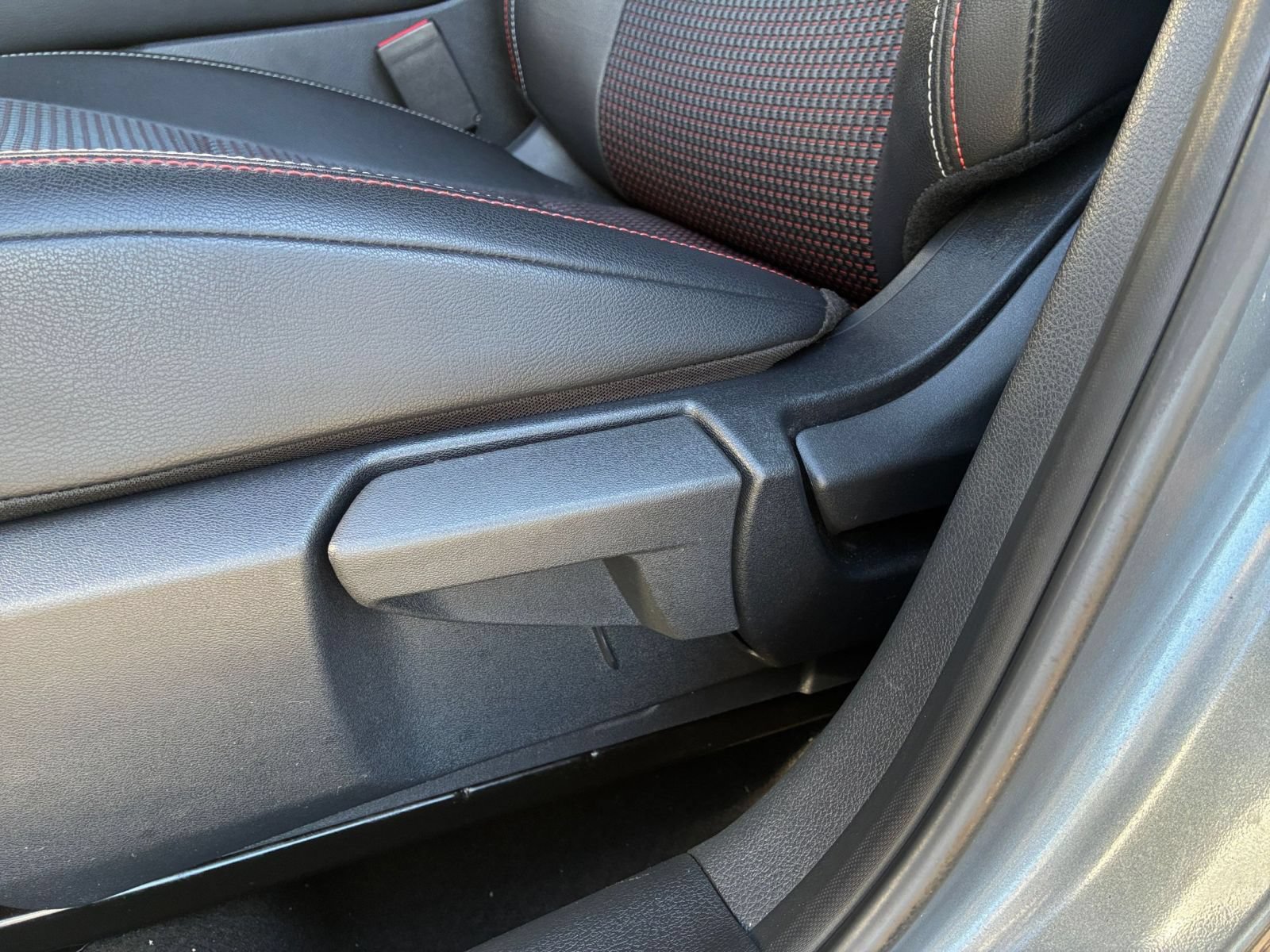 Used 2026 Nissan Kicks SR FWD image 21