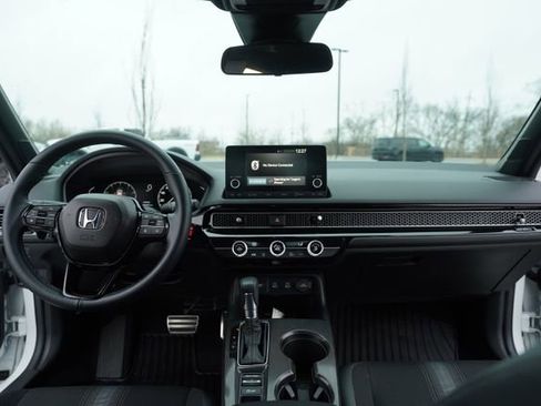 Used 2025 Honda Civic Sport image 26