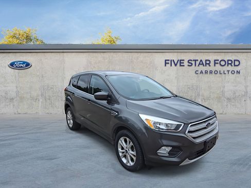 Used 2019 Ford Escape SE image 2