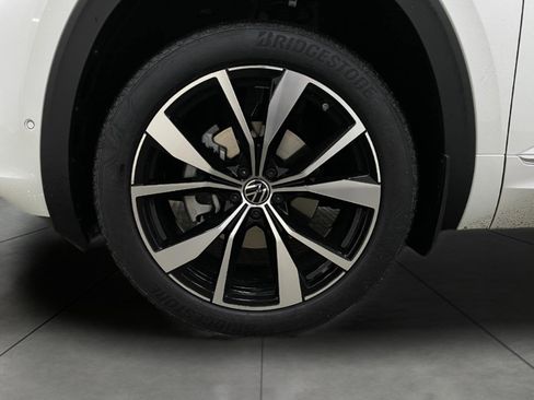 New 2026 Volkswagen Atlas Cross Sport SEL Premium R-Line AWD/4WD image 13