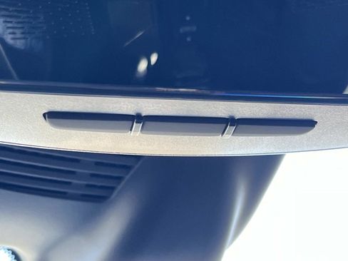 Used 2025 Mercedes-Benz GLC 300 image 32