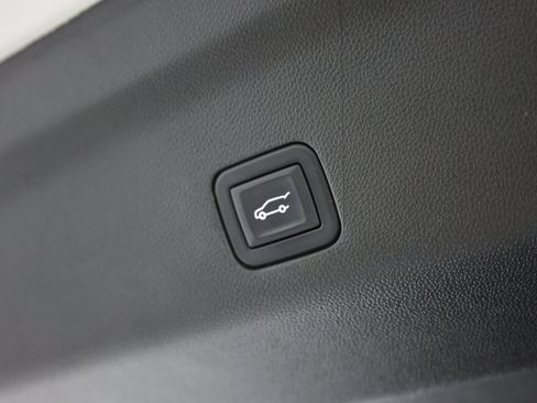 Used 2023 GMC Yukon XL SLT AWD/4WD image 49