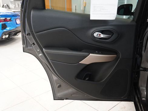 Used 2017 Jeep Cherokee Limited w/ Luxury Group image 21