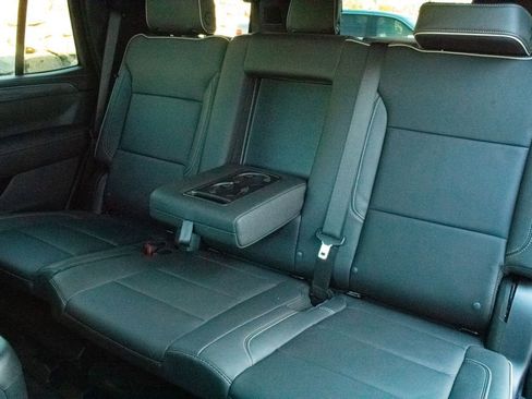 Certified 2024 GMC Yukon SLT w/ SLT Luxury Package image 29