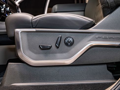 Used 2026 Ford F450 Platinum w/ Platinum Plus Package image 24