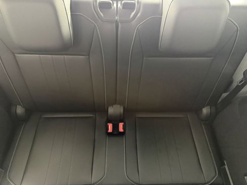 Used 2022 Volkswagen Tiguan SE w/ Panoramic Sunroof Package FWD image 15