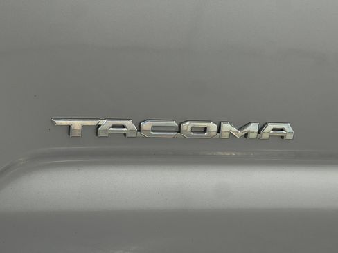 Used 2017 Toyota Tacoma Limited w/ Tow Package AWD/4WD image 41