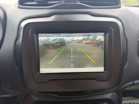 Used 2021 Jeep Renegade Latitude FWD image 15
