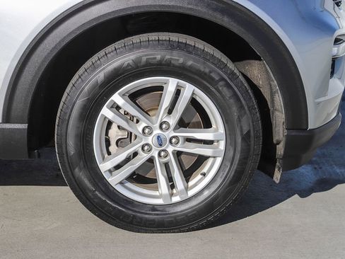 Used 2024 Ford Explorer XLT w/ Equipment Group 202A image 11