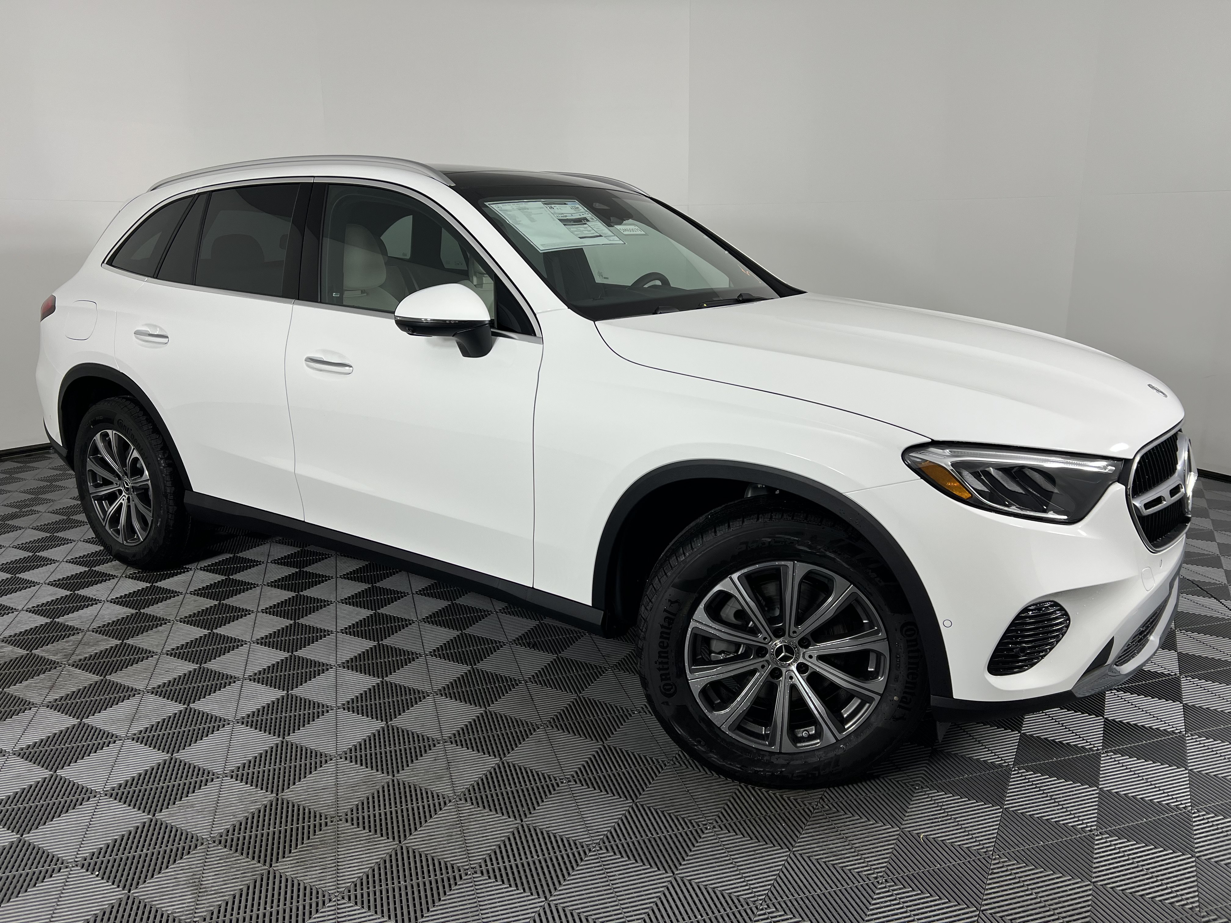Used 2026 Mercedes-Benz GLC 300 4MATIC image 2