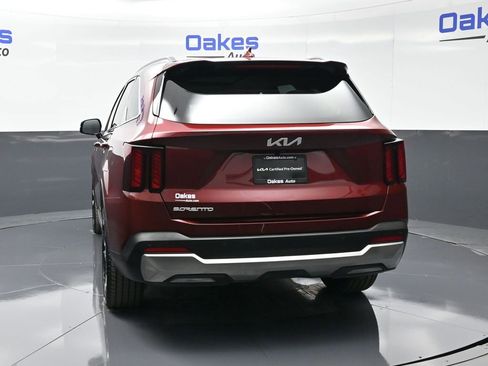 Certified 2025 Kia Sorento EX w/ Panoramic Sunroof Package image 7