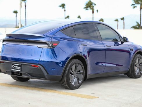 Used 2026 Tesla Model Y Long Range image 7