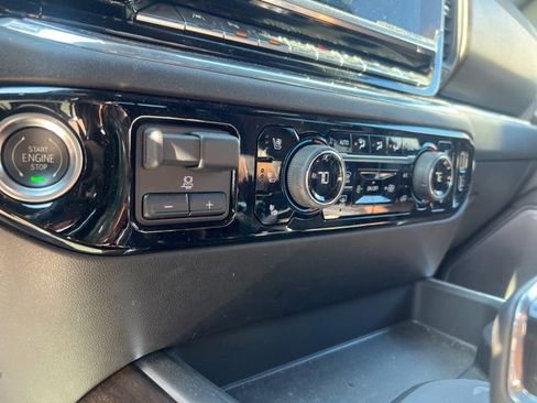 Used 2025 Chevrolet Silverado 1500 High Country image 8