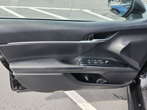 Used 2019 Toyota Camry SE image 25