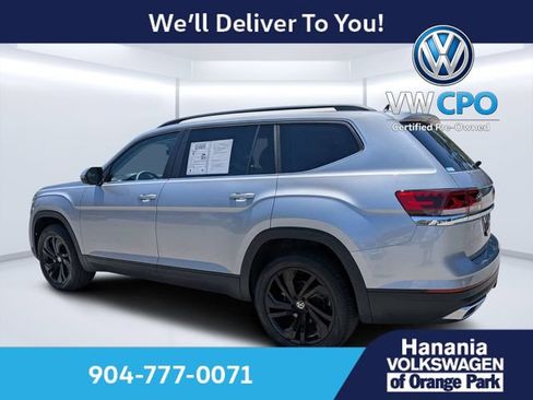 Certified 2023 Volkswagen Atlas SE w/ Black Wheel Package FWD image 3