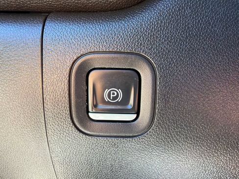Used 2023 Chevrolet Silverado 1500 Custom AWD/4WD image 26