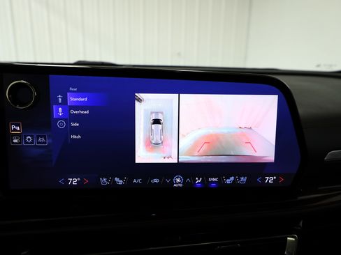 Used 2024 Chevrolet Traverse RS image 8