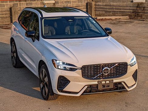 Certified 2024 Volvo XC60 T8 Plus w/ Protection Package Premier AWD/4WD image 7