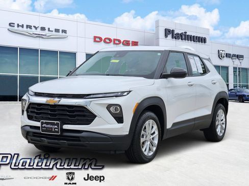 Used 2024 Chevrolet TrailBlazer LS w/ LS Confidence Package FWD image 2