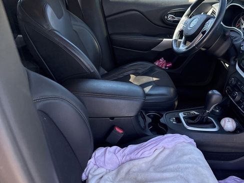 Used 2018 Jeep Cherokee Latitude Plus w/ Cold Weather Group image 43