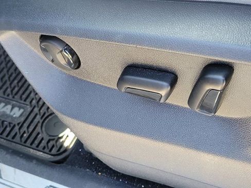 Used 2021 Volkswagen Tiguan SE R-Line FWD image 19