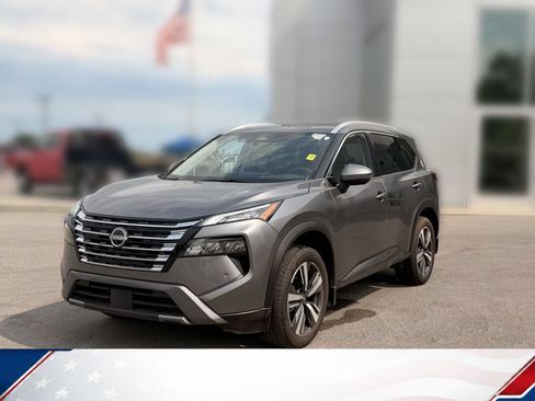 Used 2025 Nissan Rogue SL w/ SL Premium Package AWD/4WD image 2
