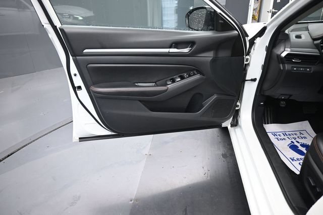 Used 2024 Nissan Altima 2.5 SR FWD image 9