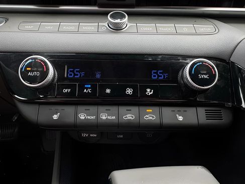 Used 2024 Hyundai Elantra SEL w/ Convenience Package image 29