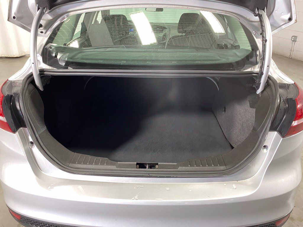 Used 2016 Ford Focus SE w/ SE Power Seat Package FWD image 26