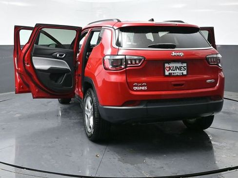 Used 2024 Jeep Compass Latitude image 61