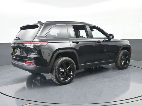 New 2026 Jeep Grand Cherokee Limited w/ Limited Altitude Package RWD image 6
