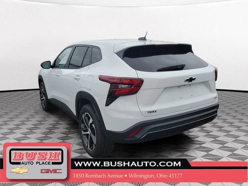 New 2026 Chevrolet Trax RS w/ Sunroof Package FWD image 3